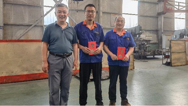 2021勝岳為金榜題名的員工子女送去助學(xué)恭賀金