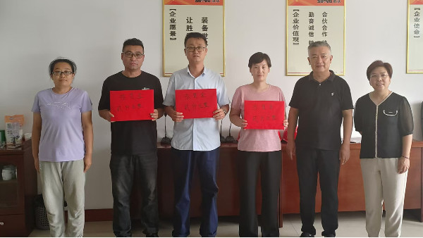 勝沃為金榜題名的員工子女送去助學恭賀金